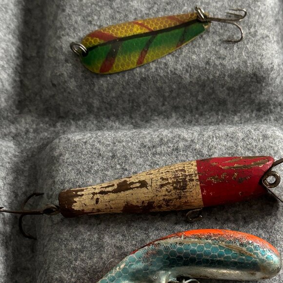 13 VINTAGE FISHING LURES - Picture 5 of 8